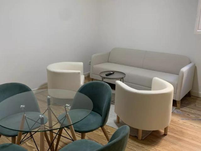 Rooms for rent in 8 bedroom apartment in Chamberí