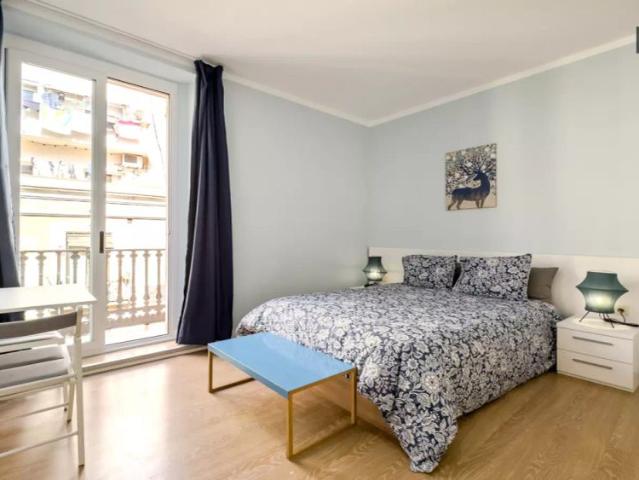 Rooms for rent in 8 bedroom apartment in El Raval
