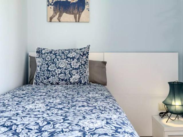 Rooms for rent in 8 bedroom apartment in El Raval