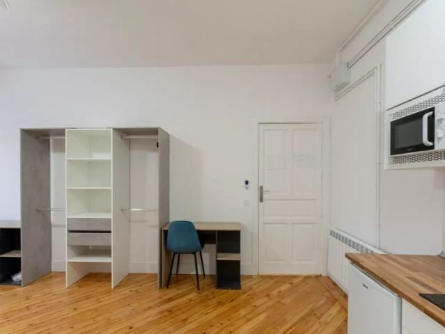 Rooms for rent in 8 bedroom apartment in Sol