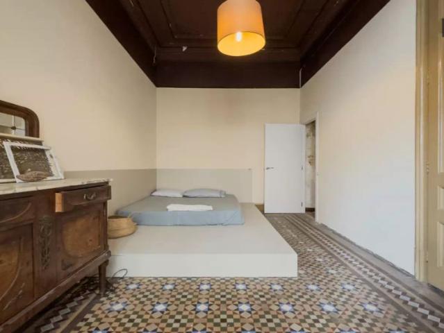 Rooms for rent in 9 bedroom apartment in L'Eixample