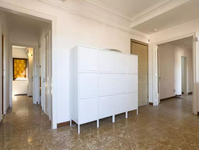 Rooms for rent in 11 bedroom apartment in El Raval