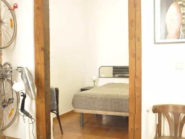Rooms for rent in 2 bedroom apartment in Malasaña