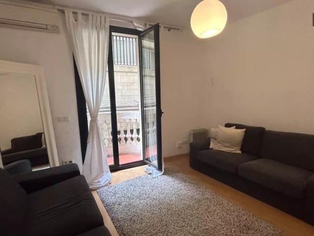 Rooms for rent in 2 bedroom apartment in Ciutat Vella