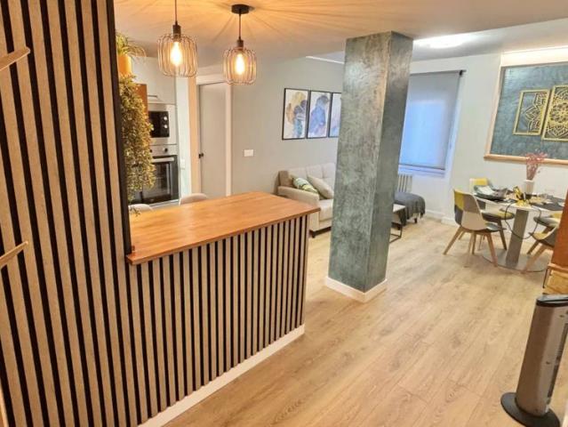 Rooms for rent in 2 bedroom apartment in Delicias