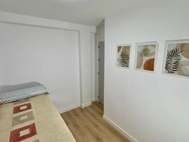 Rooms for rent in 2 bedroom apartment in Delicias