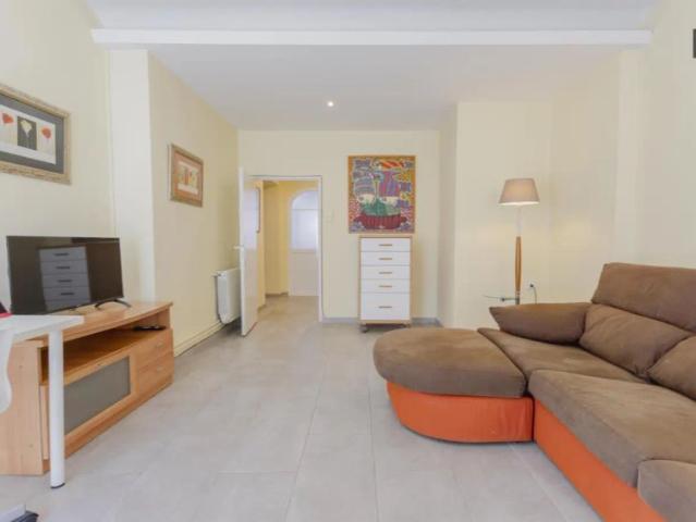 Rooms for rent in 2 bedroom apartment in Extramurs