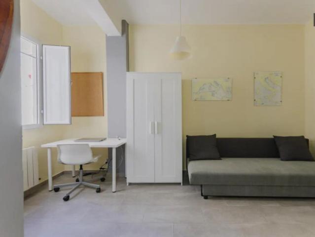 Rooms for rent in 2 bedroom apartment in Extramurs