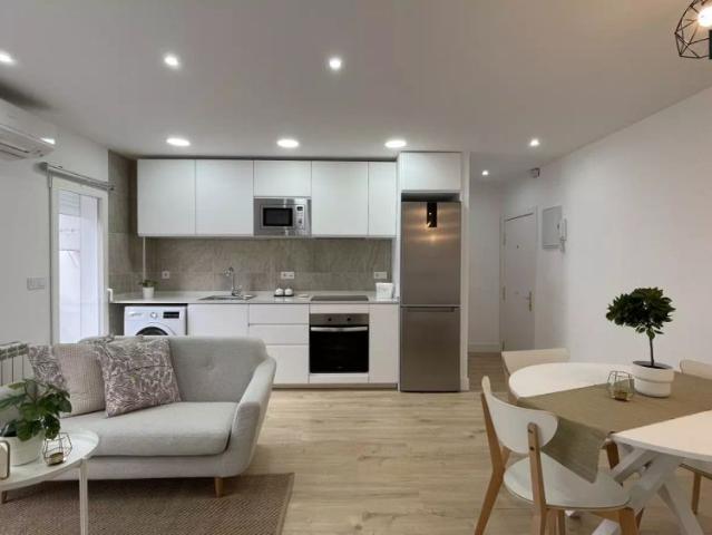 Rooms for rent in 2 bedroom apartment in Getafe