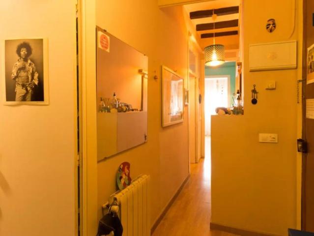 Rooms for rent in 2 bedroom apartment in La Vila De Gracia