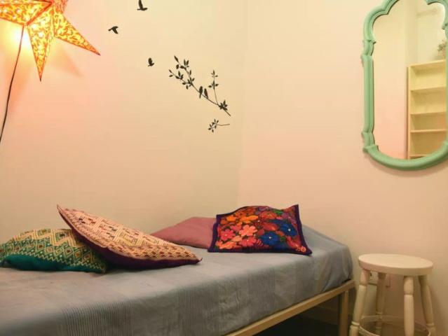 Rooms for rent in 2 bedroom apartment in La Vila De Gracia