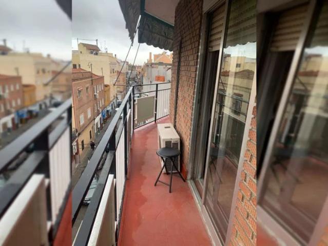 Rooms for rent in 2 bedroom apartment in Puente De Vallecas