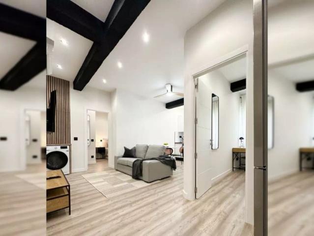 Rooms for rent in 3 bedroom apartment in Arganzuela