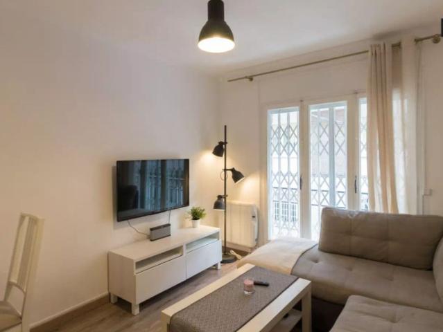 Rooms for rent in 3 bedroom apartment in La Vila De Gracia