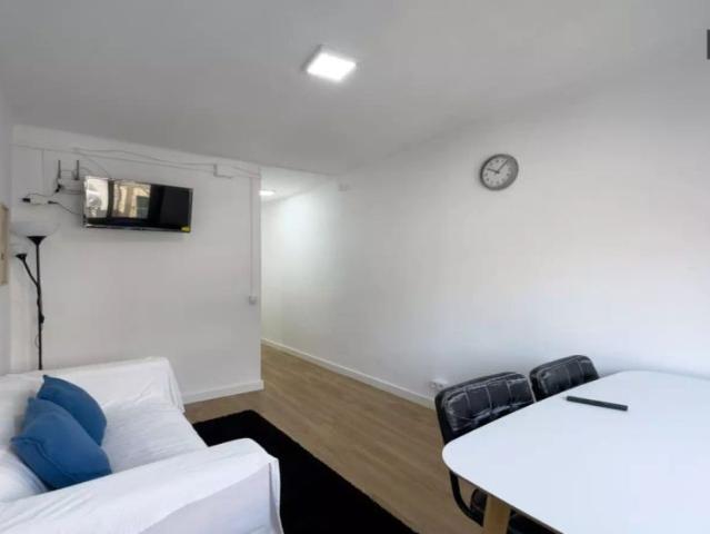 Rooms for rent in 3 bedroom apartment in L'Hospitalet De Llobregat