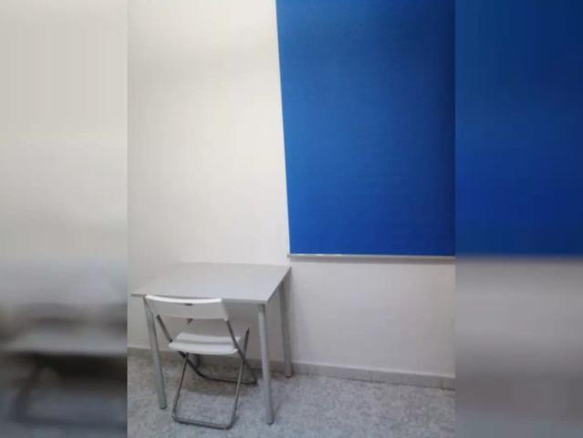 Rooms for rent in 3 bedroom apartment in Poligono Sur