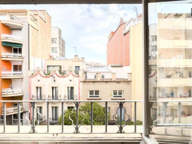 Rooms for rent in 3 bedroom apartment in Sarrià Sant Gervasi