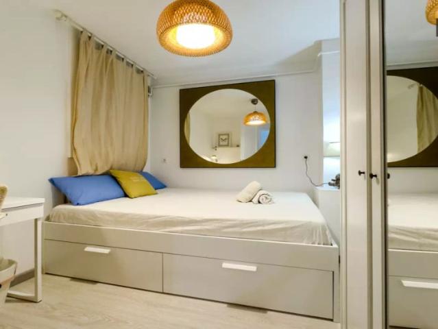 Rooms for rent in 3 bedroom apartment in Sarrià Sant Gervasi