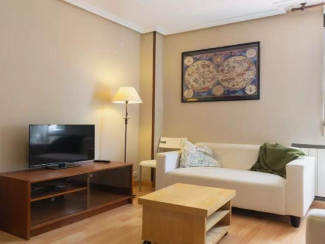 Rooms for rent in 3 bedroom apartment in Valdezarza