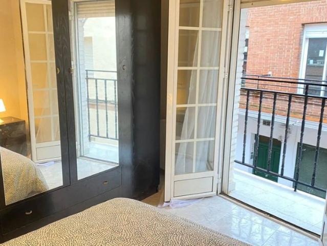 Rooms for rent in a 3 bedroom apartment in Madrid!