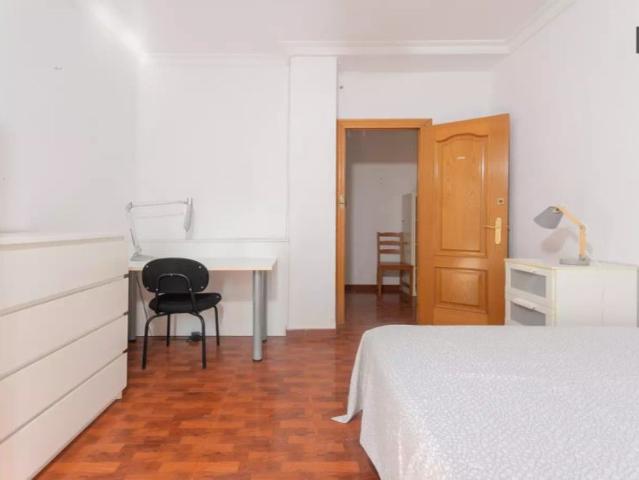 Rooms for rent in a 5 Bedroom apartment in Valencia!