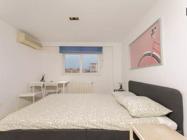 Rooms for rent in a 5 Bedrooms apartment in Valencia!