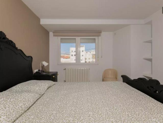 Rooms for rent in a 5 Bedrooms apartment in Valencia!