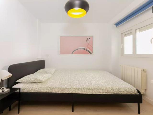 Rooms for rent in a 5 Bedrooms apartment in Valencia!