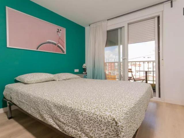 Rooms for rent in a 5 Bedrooms apartment in Valencia!
