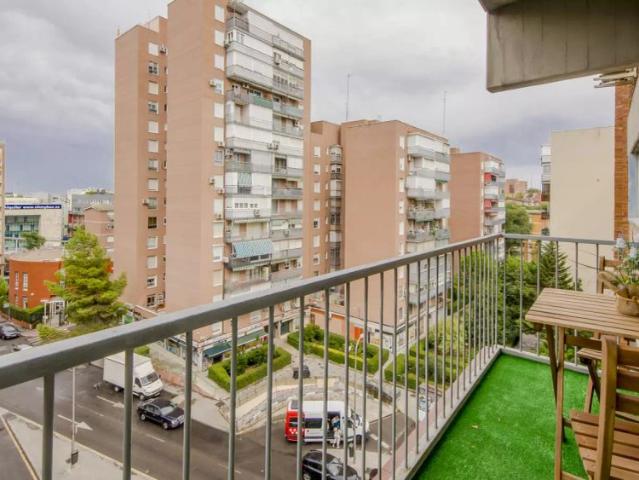 Rooms for rent in a 6 bedroom apartment in Madrid!