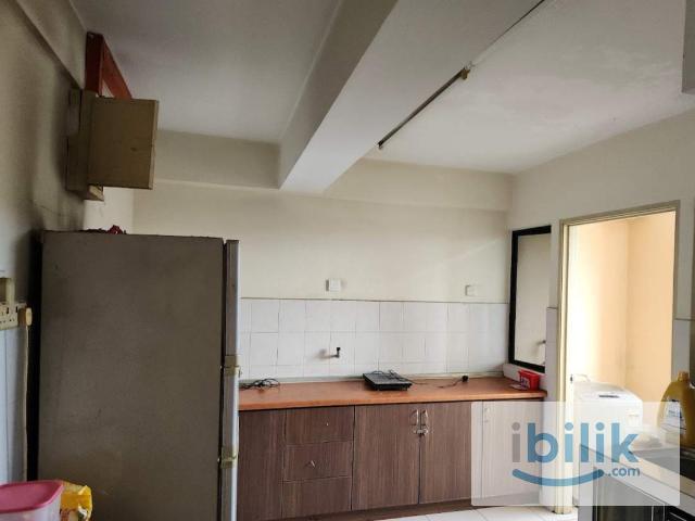 Rooms for Rent: Putra Villa Condo Steps from LRT Gombak