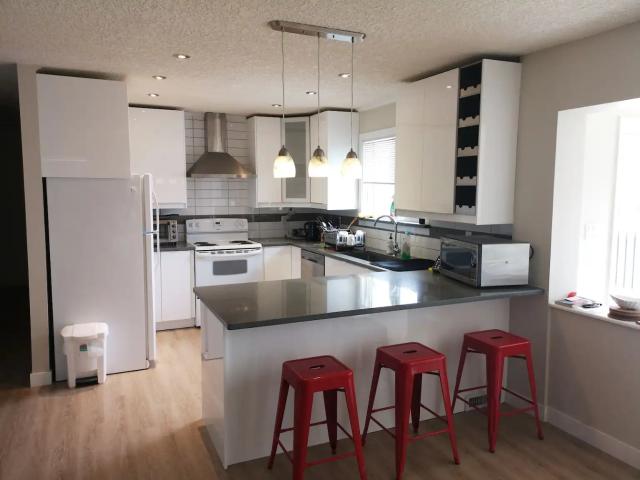 ROOMS FOR RENT Renovated Home, Close to Southgate, 30 Steps from Bus