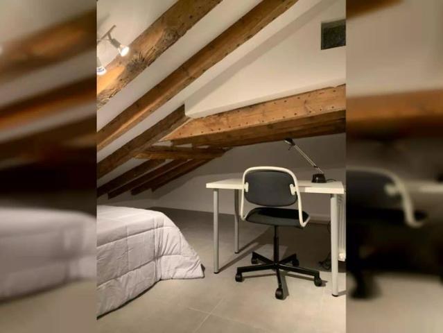 Rooms for women for rent in 5 bedroom apartment in Justicia