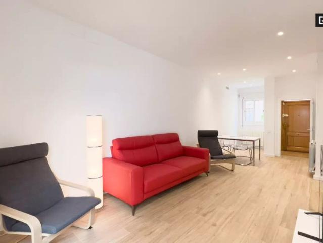 Rooms for women for rent in 5 bedroom apartment in La Sagrada Família