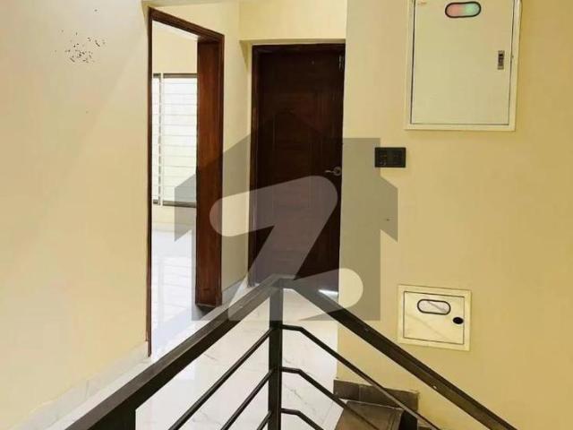 Road 13 Jinnah Back Private Villa 125sq yd 3 Bedrooms Luxury Villa is Available FOR RENT. 10km from Entrance of BTK. 3 Bed DDL 1 Kitchen Bahria Town Precinct 27