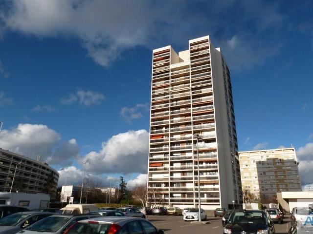 Roanne, 10 Rue de Bourgogne, Résidence 'Les Toits de Roanne'