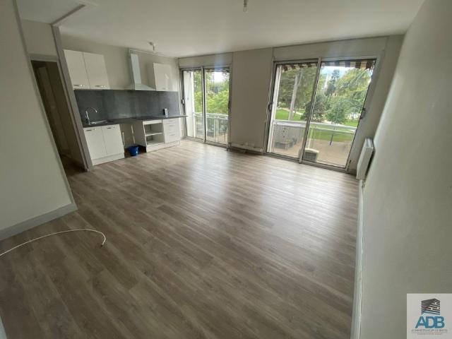 Roanne, 15 Place des Promenades, Résidence Le Californie