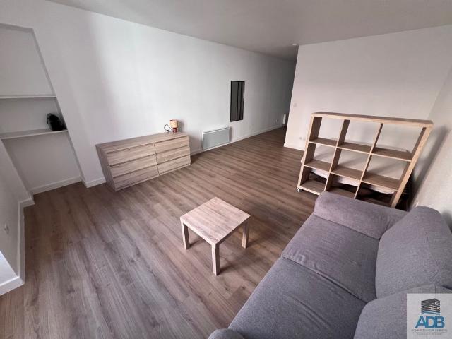 Roanne, 23 Rue Victor Basch porte N°1