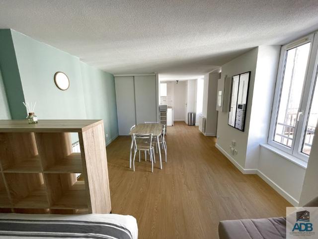 Roanne, 23 Rue Victor Basch porte N°6