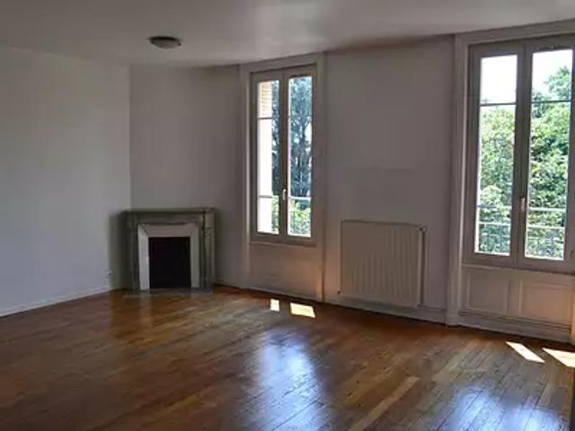 Roanne 42300 Location appartement 4 pièces t4 au dernier étage balcon