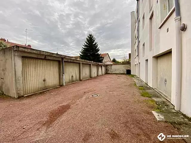 Roanne 42300 Location parking au dernier étage