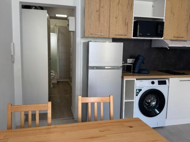 ROANNE A LOUER STUDIO MEUBLE