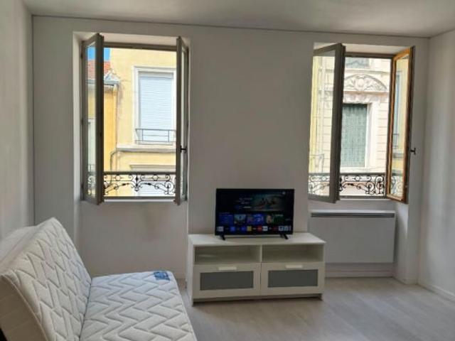 ROANNE A LOUER STUDIO MEUBLE