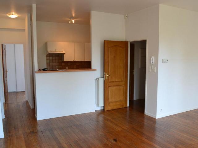 ROANNE APPARTEMENT T4 Hausmmanien