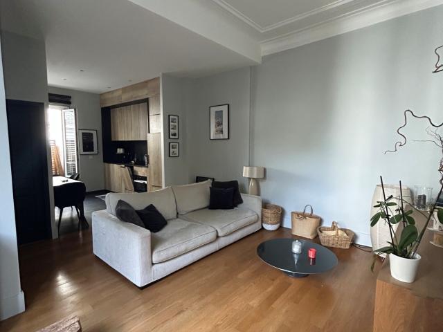 ROBERT ANDRE VIVIEN T3 TERRASSE PRIVATIVE BOIS DE VINCENNES
