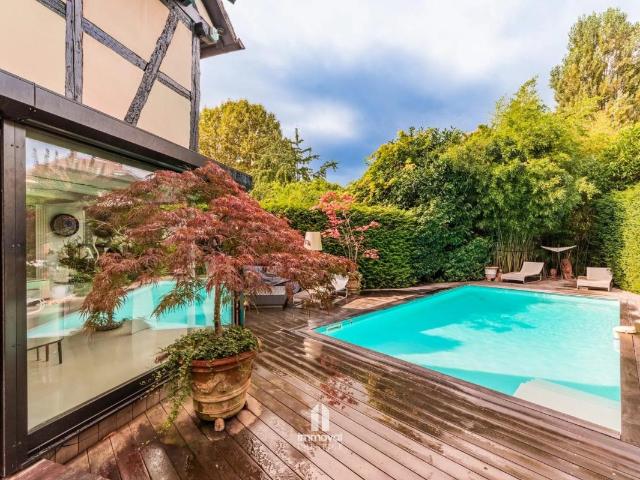 ROBERTSAU MAISON 248M² 8 ARES