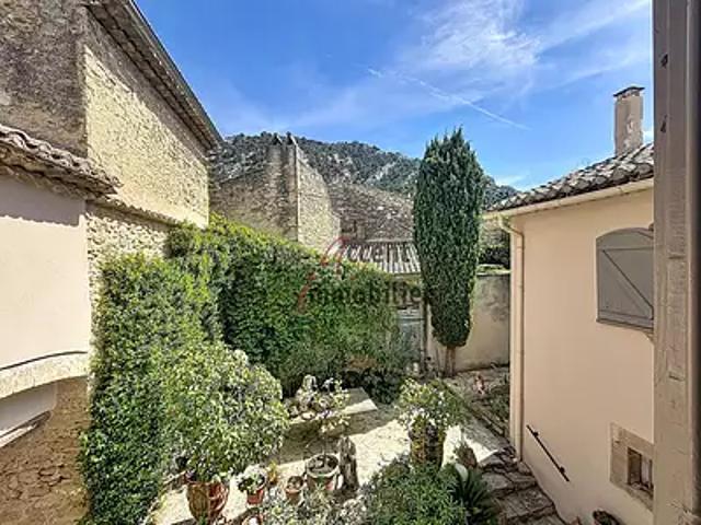 Robion 84440 Achat / Vente maison 11 pièces t11 au dernier étage