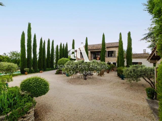 Robion Maison De Village Avec Vue Luberon 240m² Robion