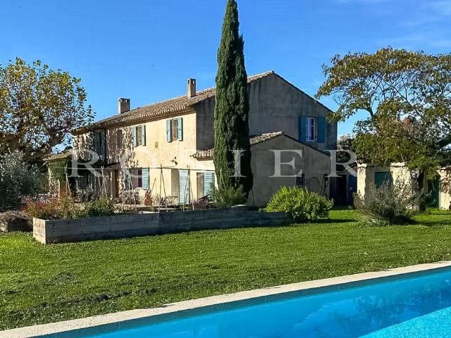 Robion/Cavaillon maison ancienne de 340 m², 2 gîtes, 12 pièc. 340m² Cavaillon