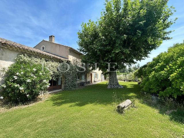 ROBION/CAVAILLON maison ancienne de 340 m², 2 gîtes, 12 pièc. 340m² Cavaillon